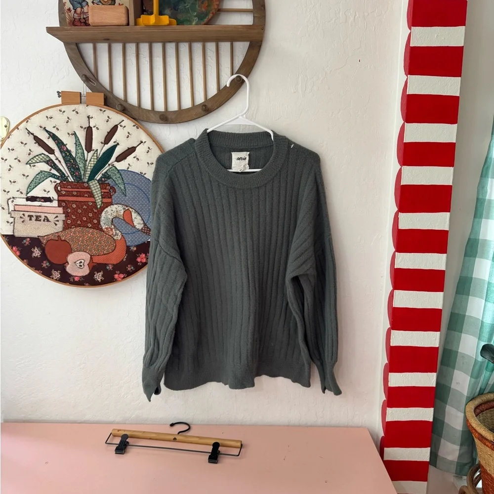 Aerie buttercream crewneck wrist slits pullover sweater green size small - Picture 5 of 5